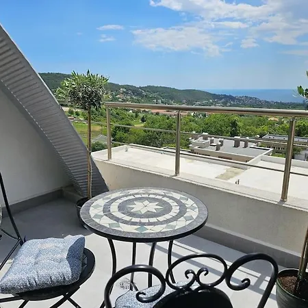 Seaview Maisonette Mama Africa Апартамент *