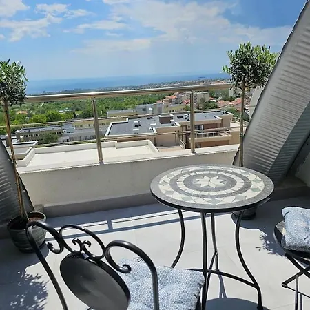 Seaview Maisonette Mama Africa Апартамент